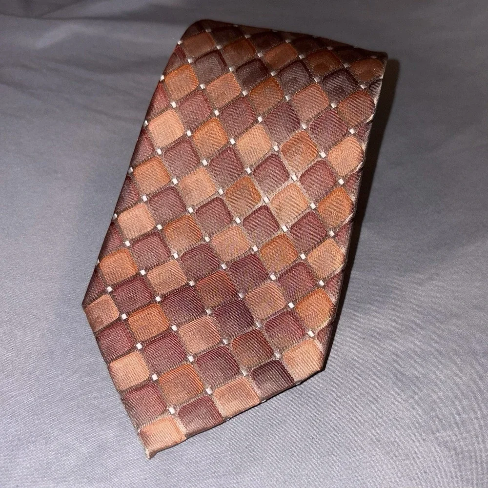 Van Heusen Silk Tie Brown/Orange/Cream‎ Geometric Design - Gorgeous in Person!